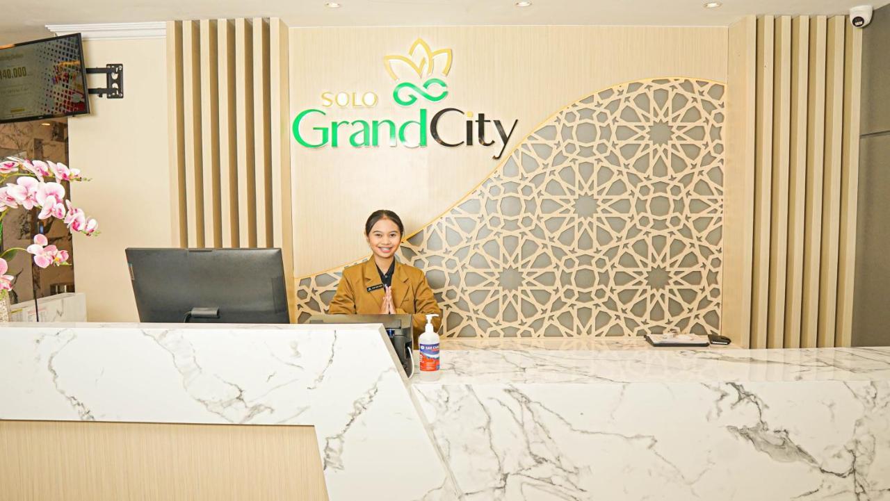 Solo Grand City Lawean Exterior foto